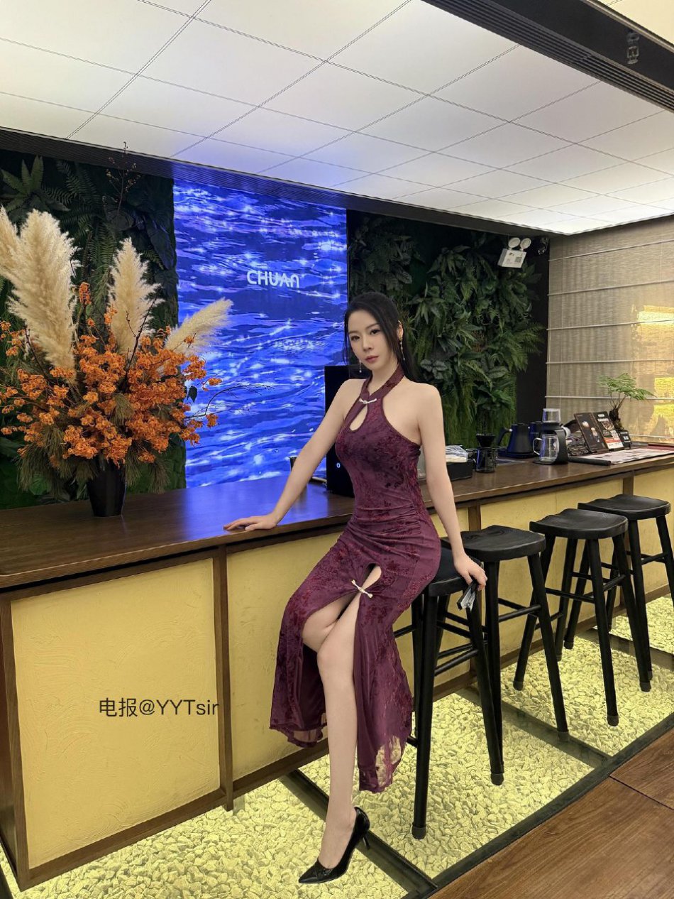 梦心玥 2025-10-22 13:37:10 旗袍长裙绝美九图 第3张