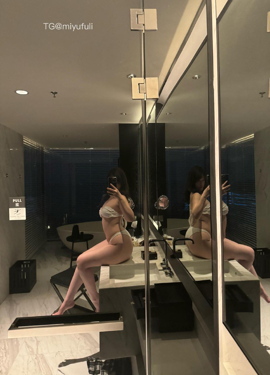 申辣辣 2025-10-27 02:16:45 #颜值##穿搭#