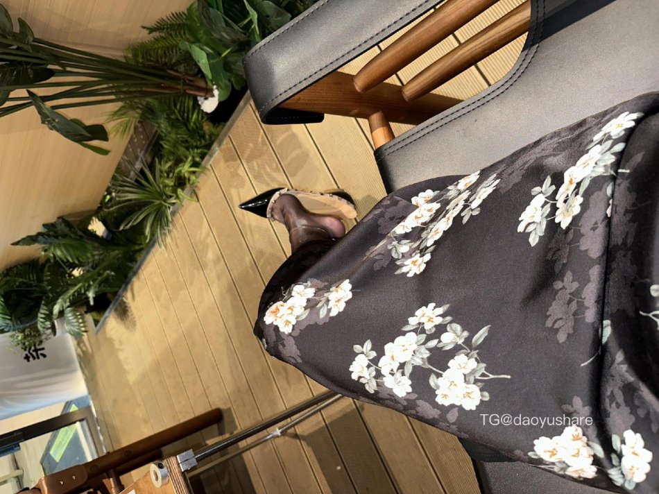 小仙女Elaine 2025-10-30 10:56:01 长裙➕黑丝 第1张