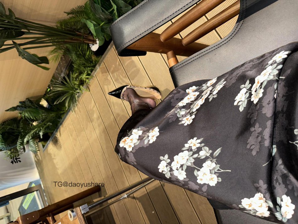 小仙女Elaine 2025-10-30 10:56:01 长裙➕黑丝 第3张