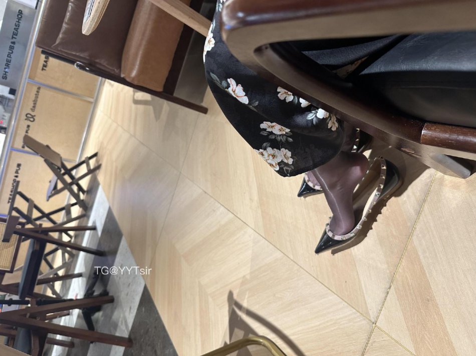 小仙女Elaine 2025-10-30 10:56:01 长裙➕黑丝 第4张