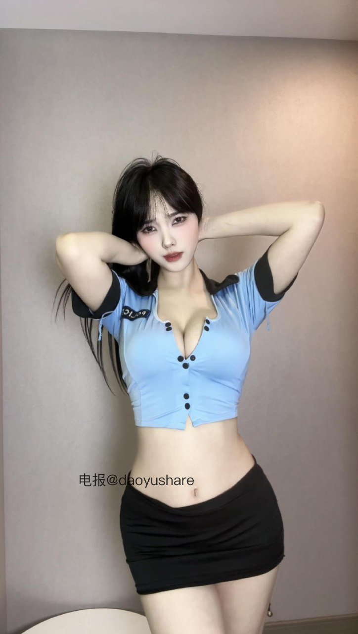 琳铛 #琳铛圈子 2025-11-01 14:37:13 辣妹女警 表情好勾魂