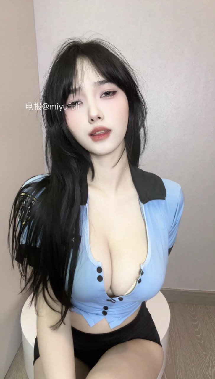 琳铛 #琳铛圈子 2025-11-01 14:37:13 辣妹女警 表情好勾魂