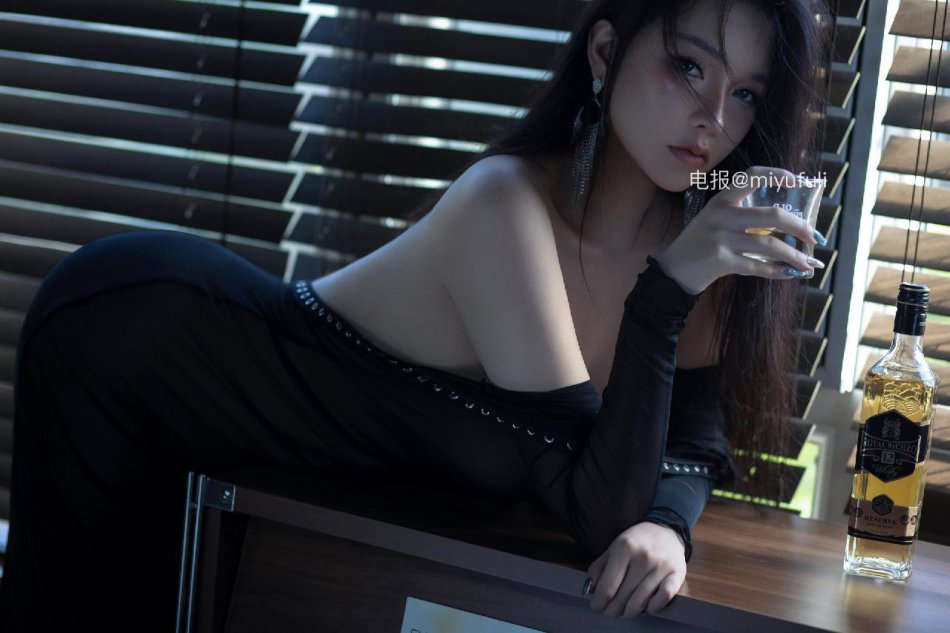 娜比 2025-11-06 10:58:10 11张暗黑女神高清大片🤩 惊艳所有人 第9张