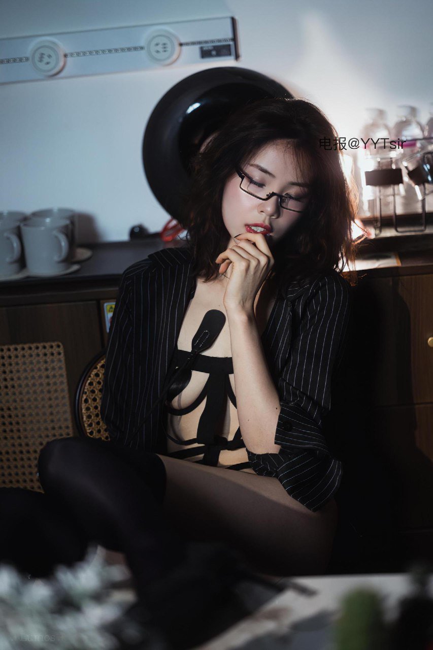 Lumos 2025-11-05 23:02:53 #付费贴 22张黑色魅惑 第12张