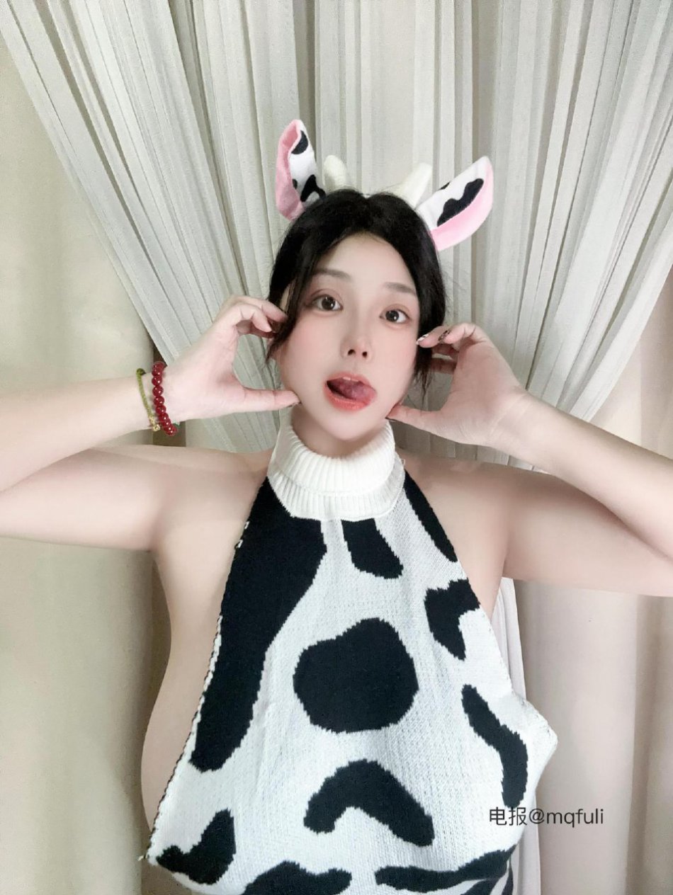 豚豚🐬 2025-11-06 21:56:10 奶牛牛～#秀身材# 豚豚 第3张