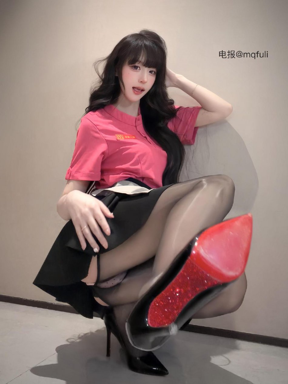 超蓝布罗莉 2025-11-06 19:32:39 【粉色波点内衣写真集】随拍贴 第6张