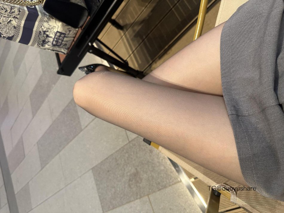 小仙女Elaine 2025-11-07 15:56:05 美腿暴击怼镜拍 第7张