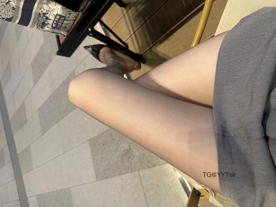 小仙女Elaine 2025-11-07 15:56:05 美腿暴击怼镜拍 第11张