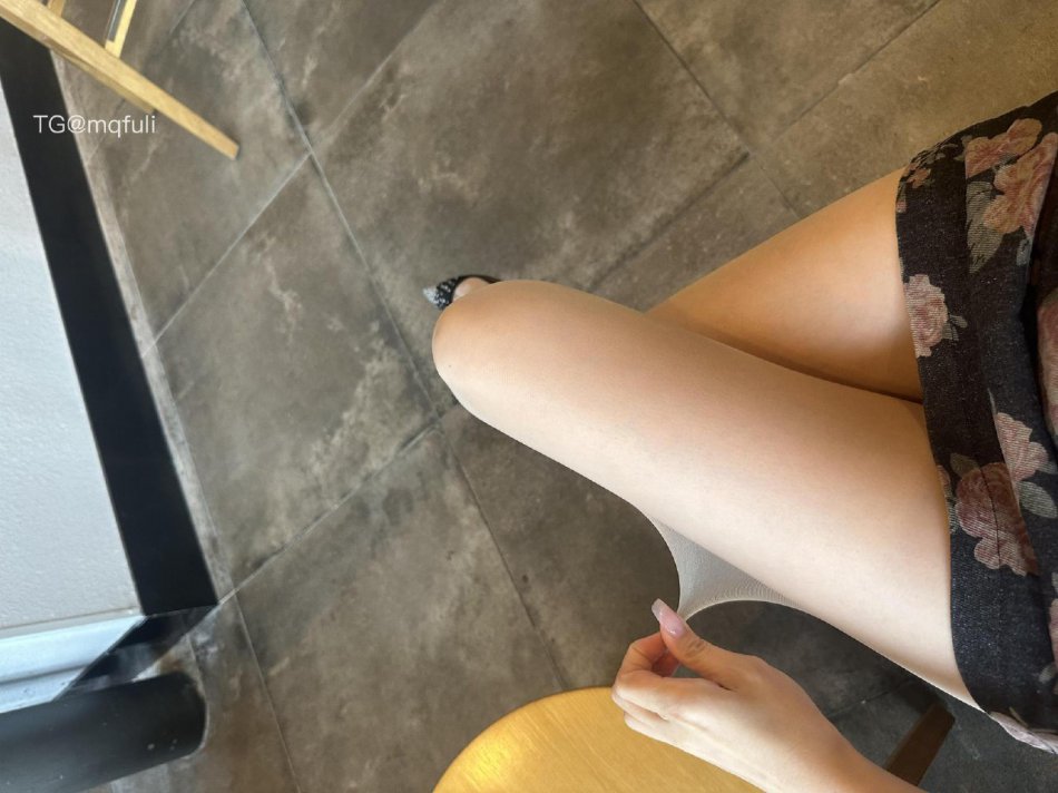 小仙女Elaine 2025-11-07 15:56:05 美腿暴击怼镜拍 第8张