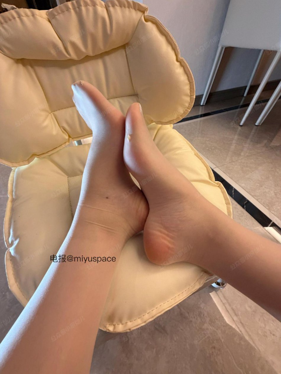 余少奶奶 2025-11-07 20:52:48 肉丝黑丝 第4张