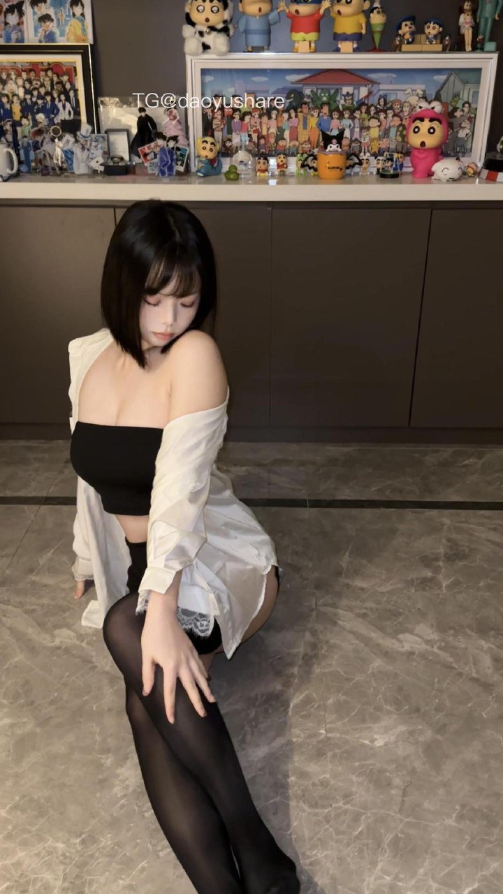 小瑾 2025-11-08 22:28:56 黑丝➕衬衫~直接纯欲天花板 第4张