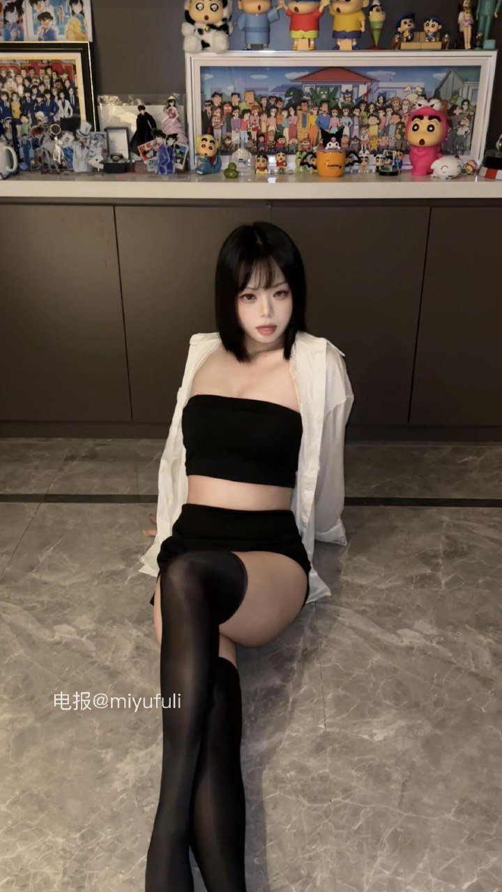 小瑾 2025-11-08 22:28:56 黑丝➕衬衫~直接纯欲天花板 第8张