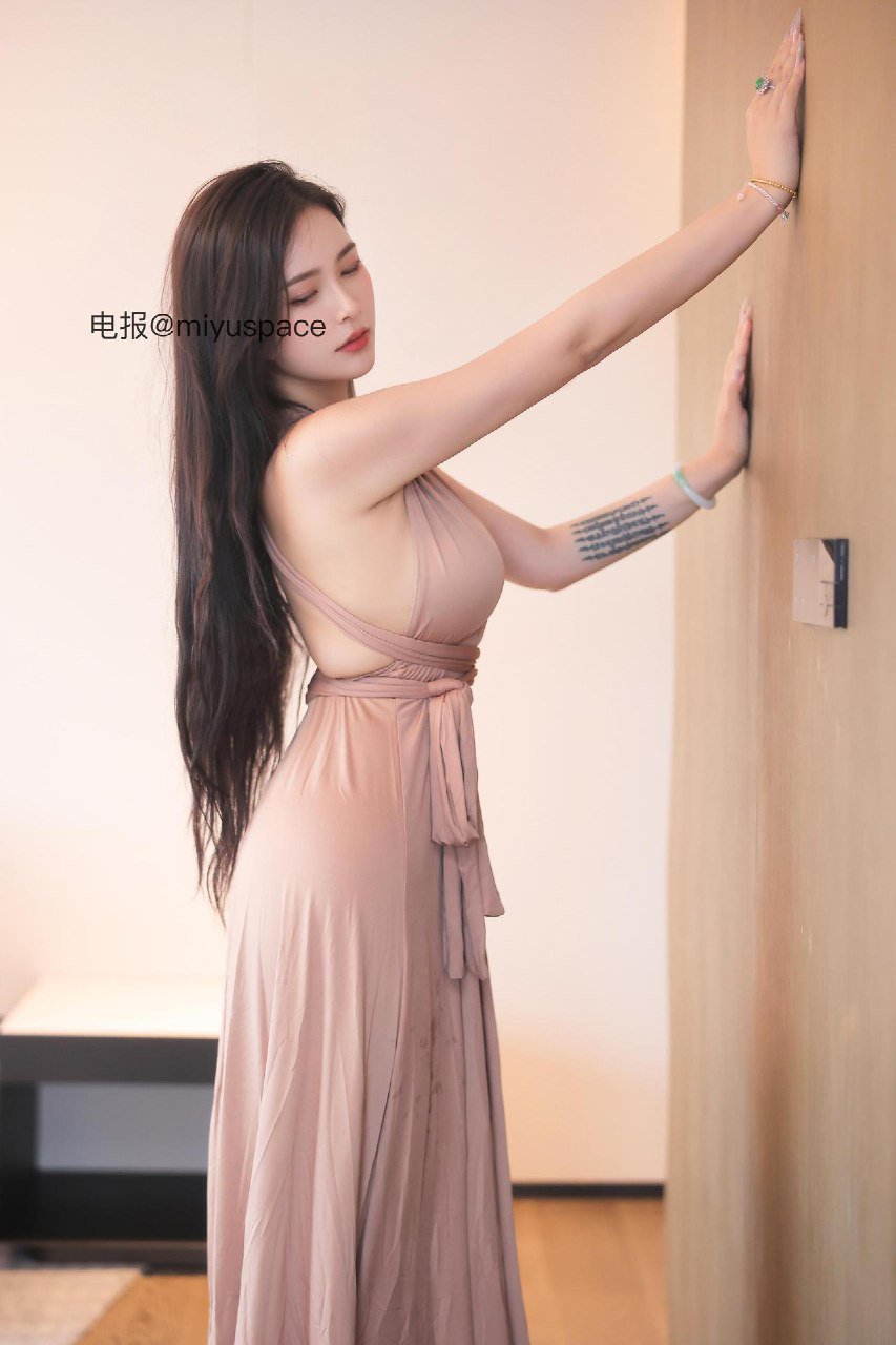 娜比 2025-11-09 19:07:55 肤色深V领连衣裙😍➕若隐若现 第3张