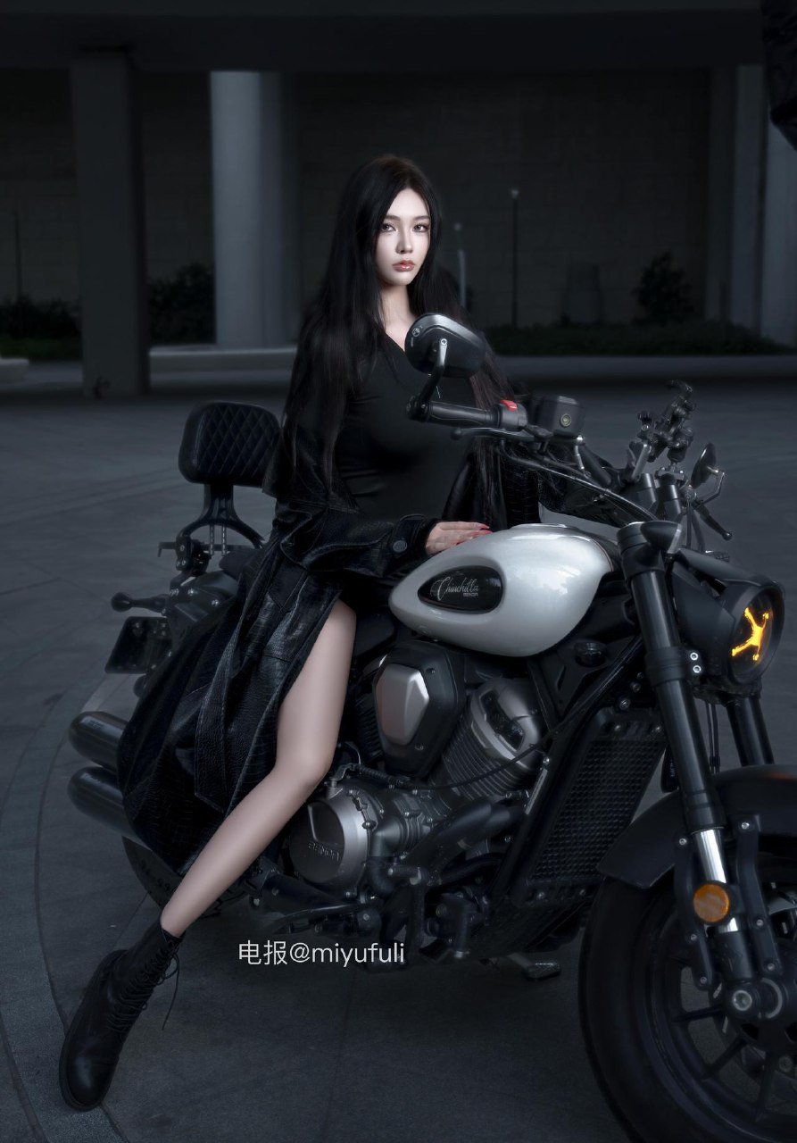 娜比 2025-11-10 10:56:06 15张性感辣妹风 暗黑精致感 第1张