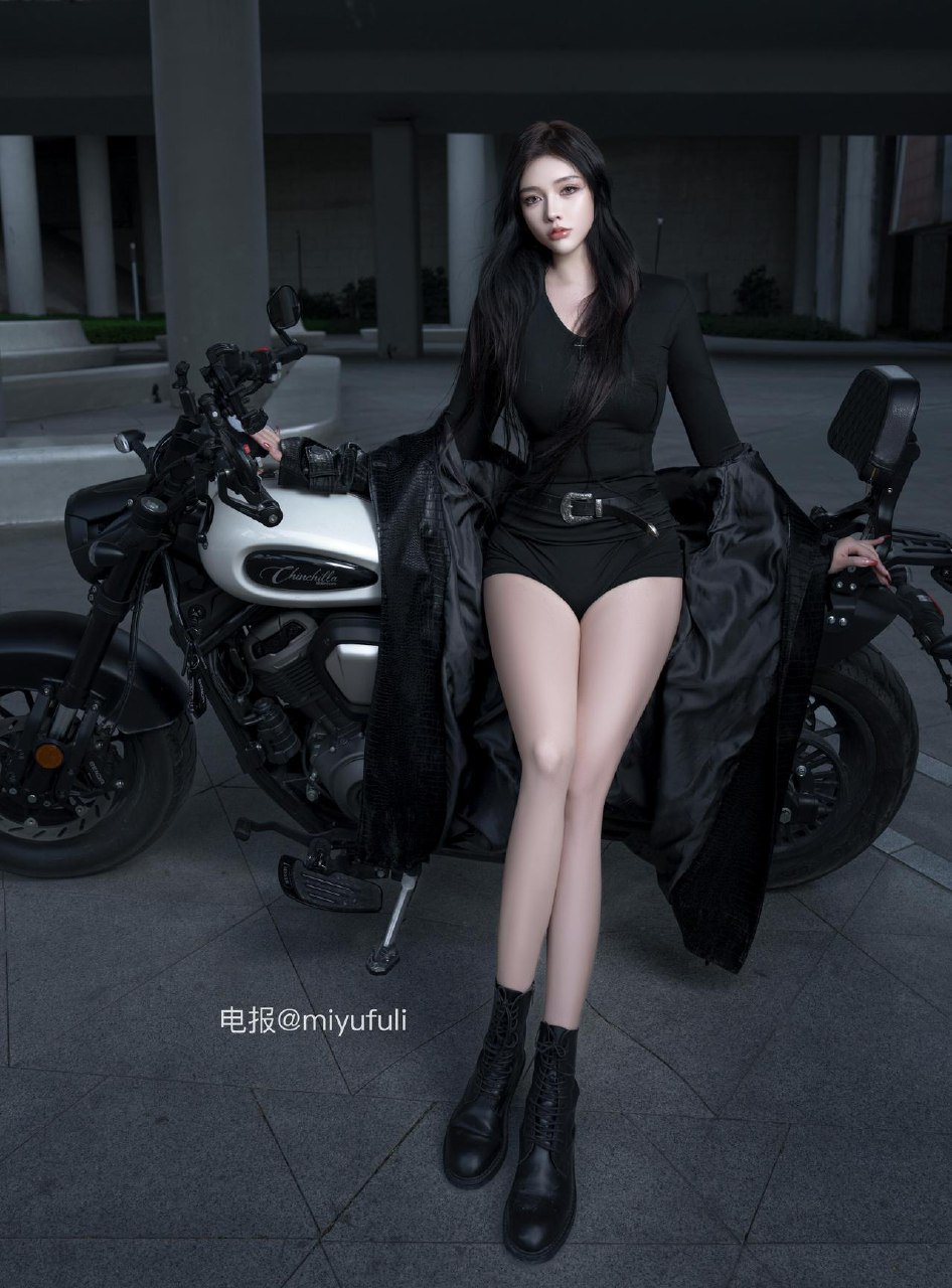 娜比 2025-11-10 10:56:06 15张性感辣妹风 暗黑精致感 第2张