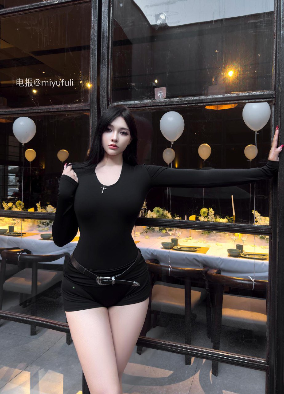 娜比 2025-11-10 10:56:06 15张性感辣妹风 暗黑精致感 第9张