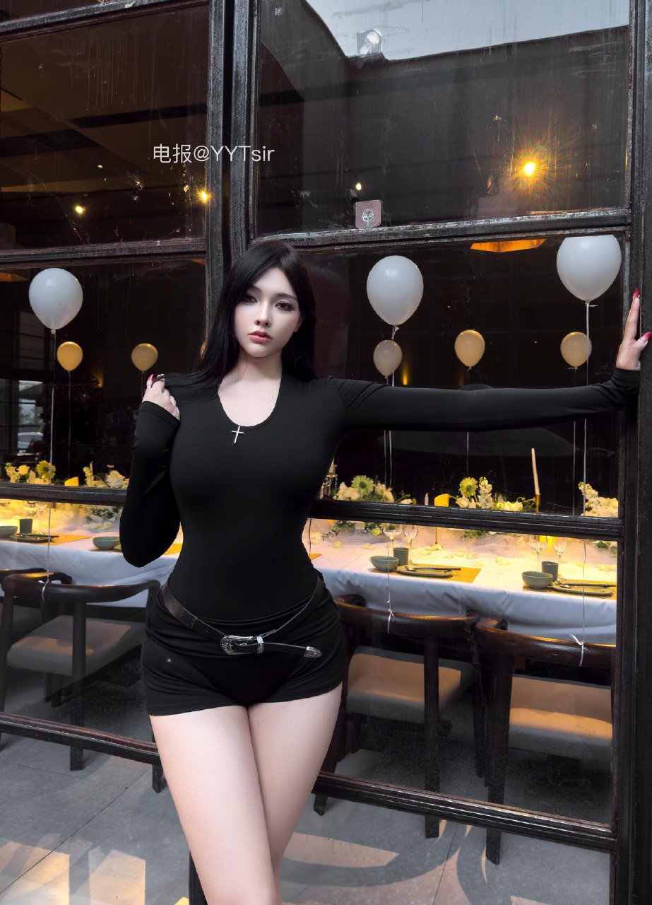 娜比 2025-11-10 10:56:06 15张性感辣妹风 暗黑精致感 第10张