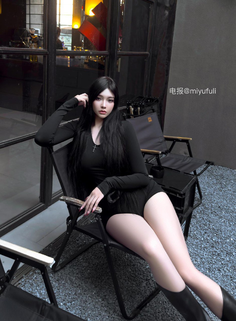 娜比 2025-11-10 10:56:06 15张性感辣妹风 暗黑精致感 第13张