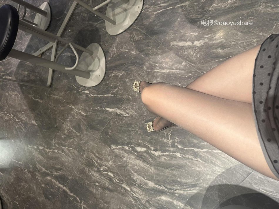 小仙女Elaine 2025-11-12 17:51:39 九张绝美福利 脚控诱惑 第4张