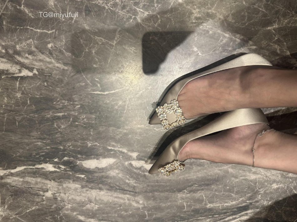 小仙女Elaine 2025-11-12 17:51:39 九张绝美福利 脚控诱惑 第5张