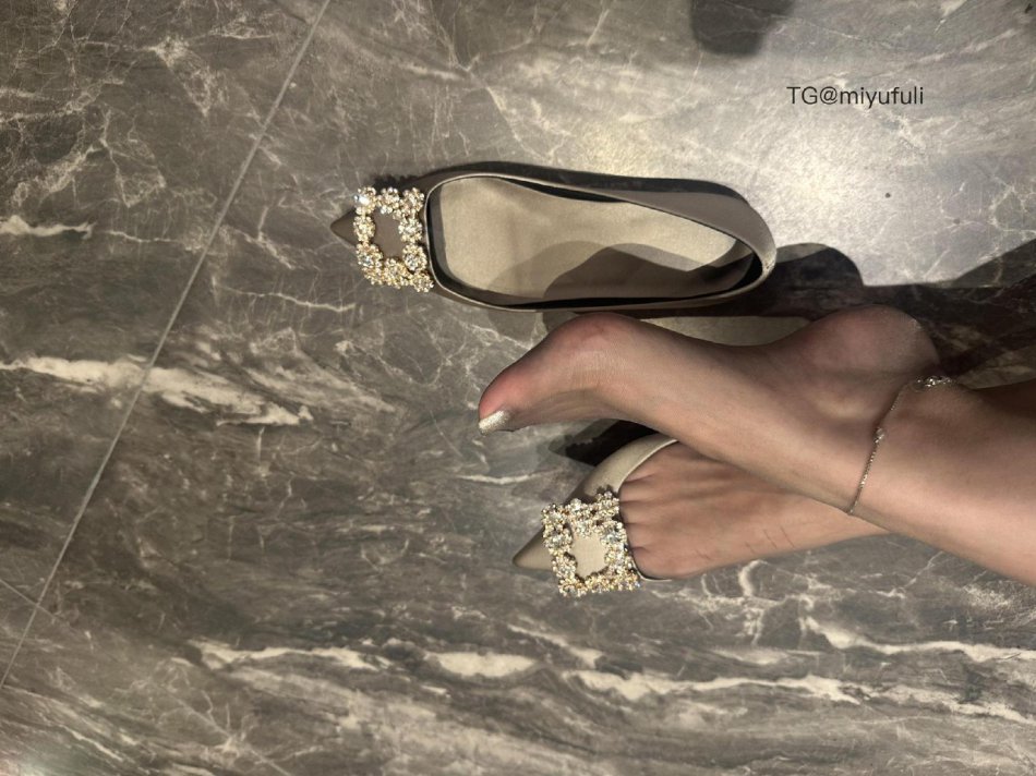 小仙女Elaine 2025-11-12 17:51:39 九张绝美福利 脚控诱惑 第6张