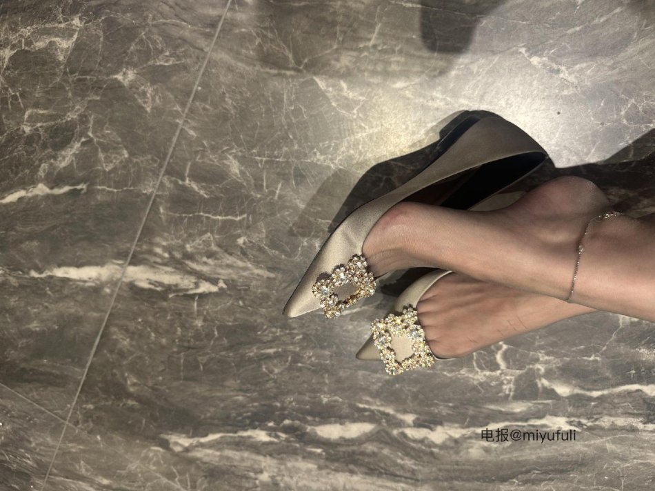 小仙女Elaine 2025-11-12 17:51:39 九张绝美福利 脚控诱惑 第8张