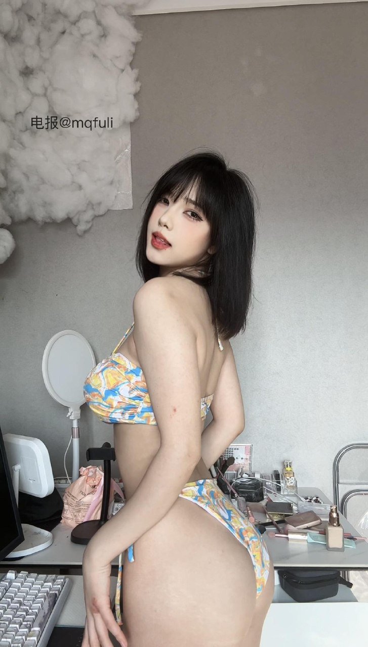 琳铛 #琳铛圈子 2025-11-12 17:03:43 印花比基尼系列👀 大🐻致命诱惑 第4张