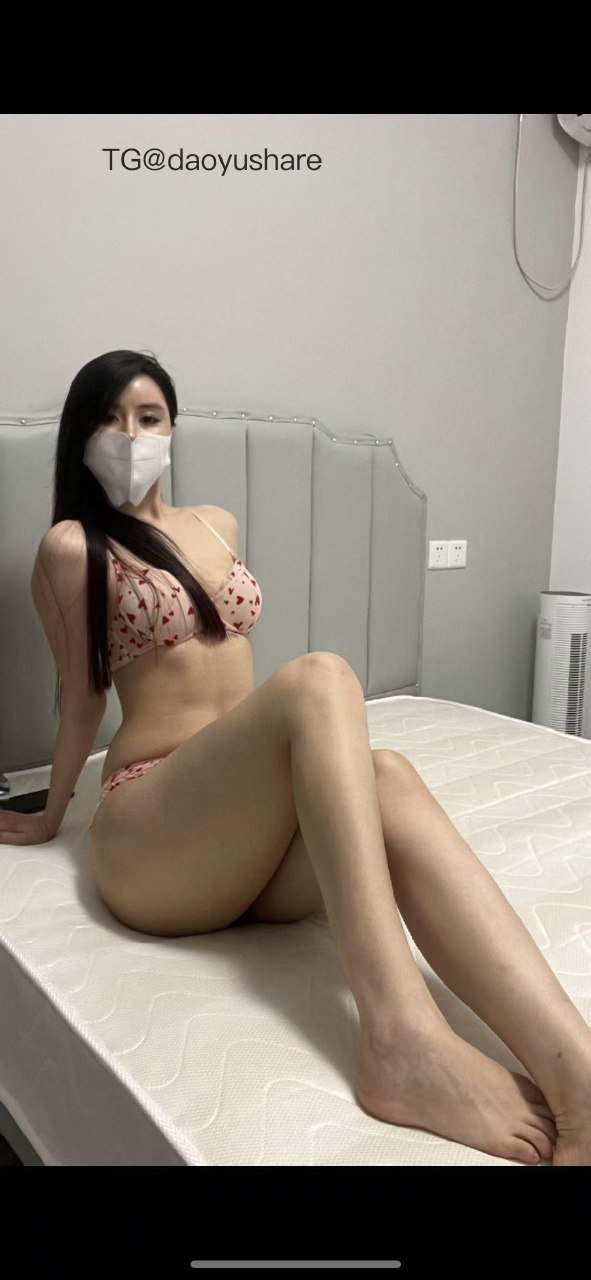 多吃生菜 2025-11-15 18:12:54 蕾丝拼接包臀裙👄多姿势 第12张