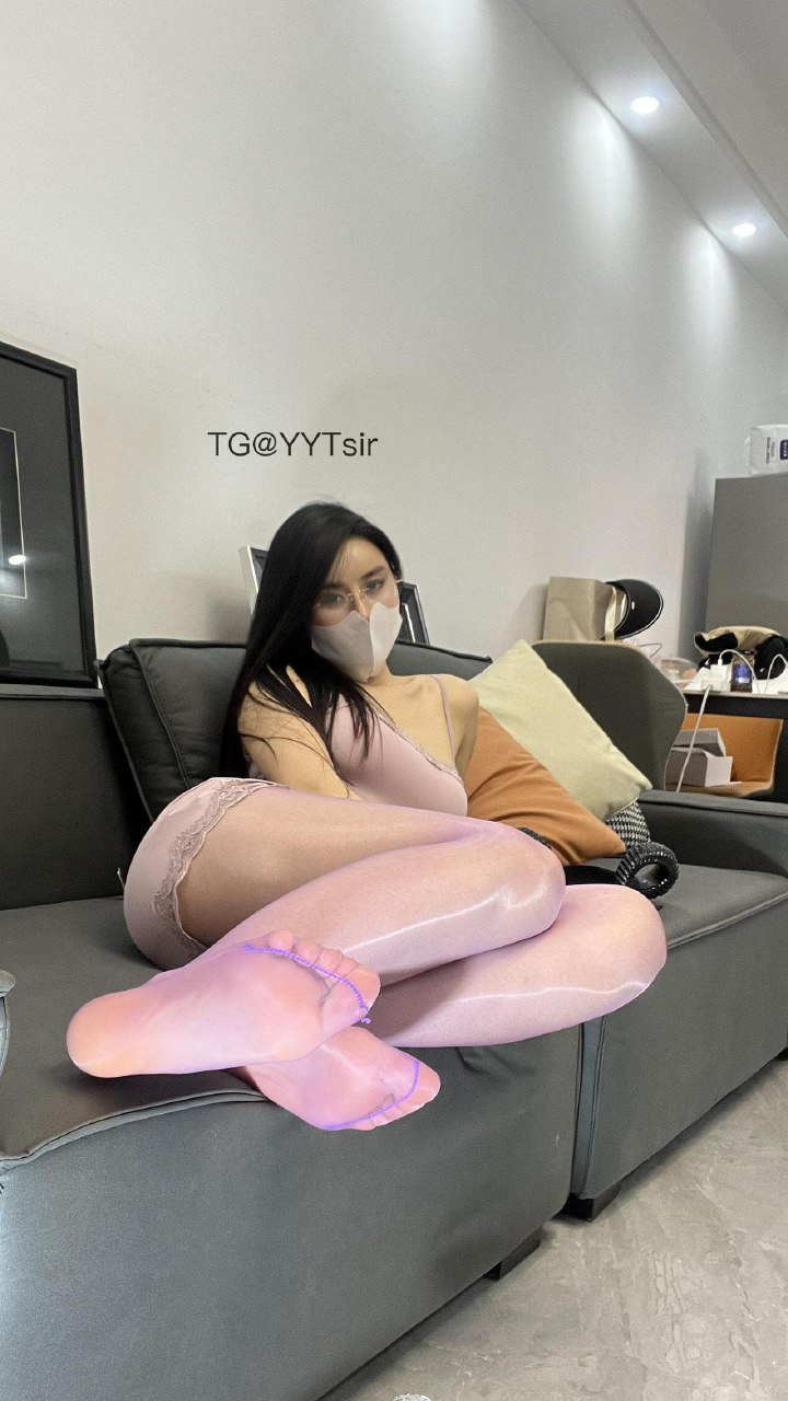 多吃生菜 2025-11-15 18:27:55 紫色魅魔👄多姿势 第2张