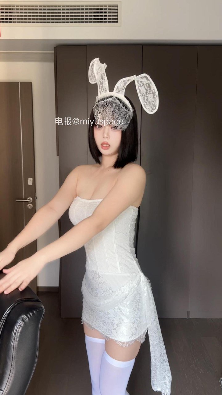 小瑾 2025-11-19 15:21:08 纯白蕾丝兔女郎预号