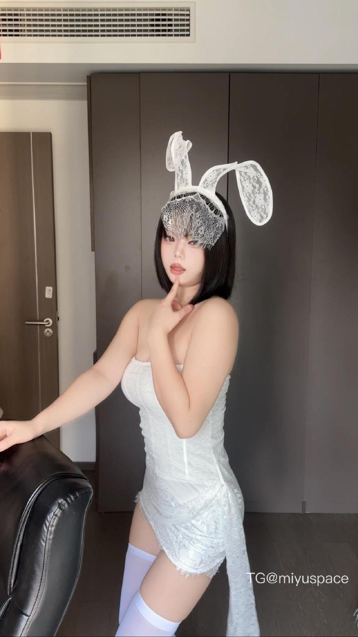 小瑾 2025-11-19 15:21:08 纯白蕾丝兔女郎预号