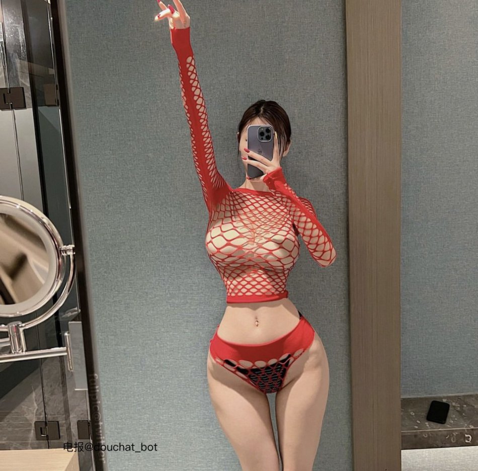 mini 2023-12-17 15:32:47 哥哥帮我挑一挑见你我应该穿哪一件 第4张