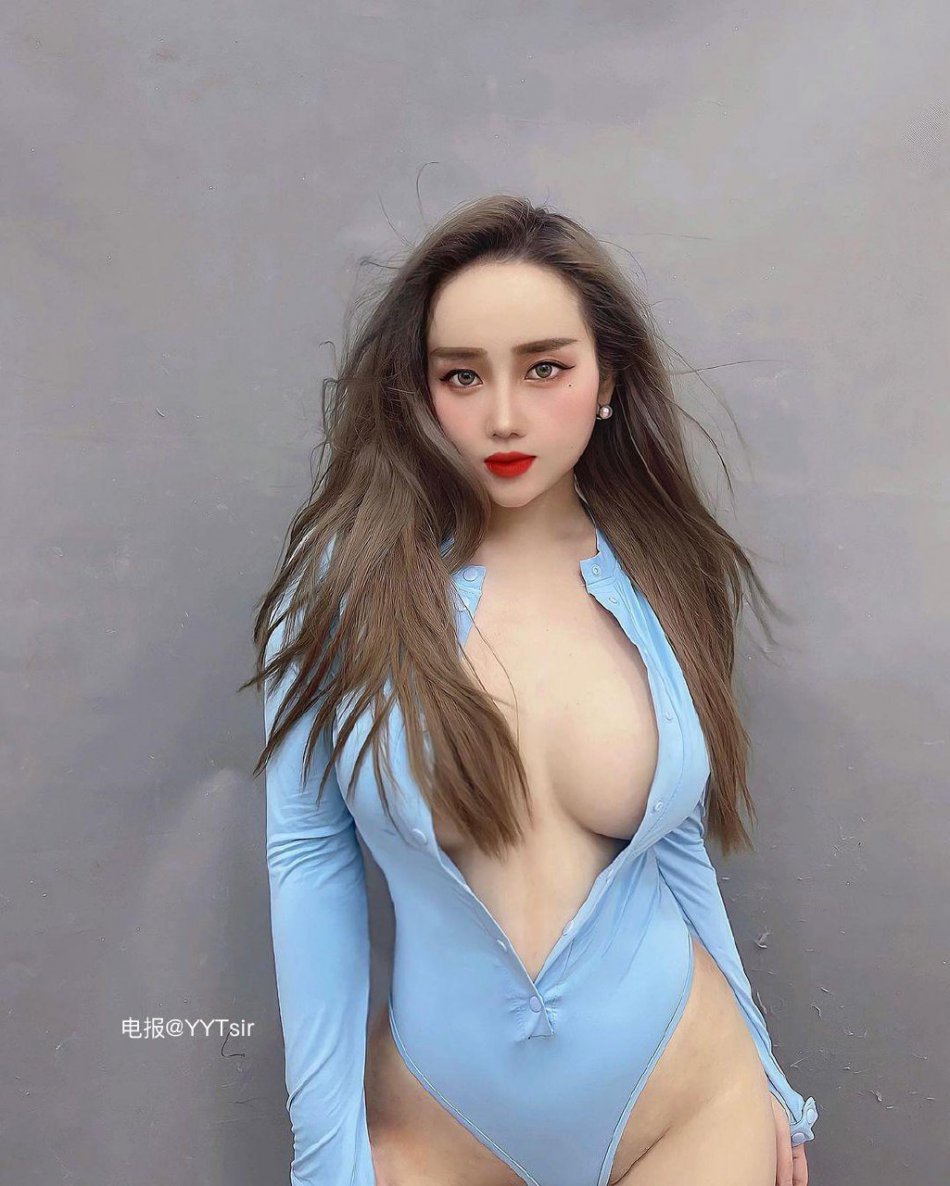 刘姨姨yyy 2024-01-17 19:50:43 爆乳开胸装,想要操作一把吗? 第2张