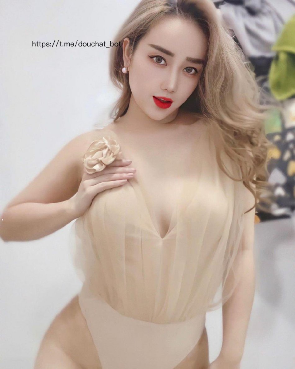 刘姨姨yyy 2024-01-17 20:35:23 想看看薄纱下的性感娇躯吗? 第3张