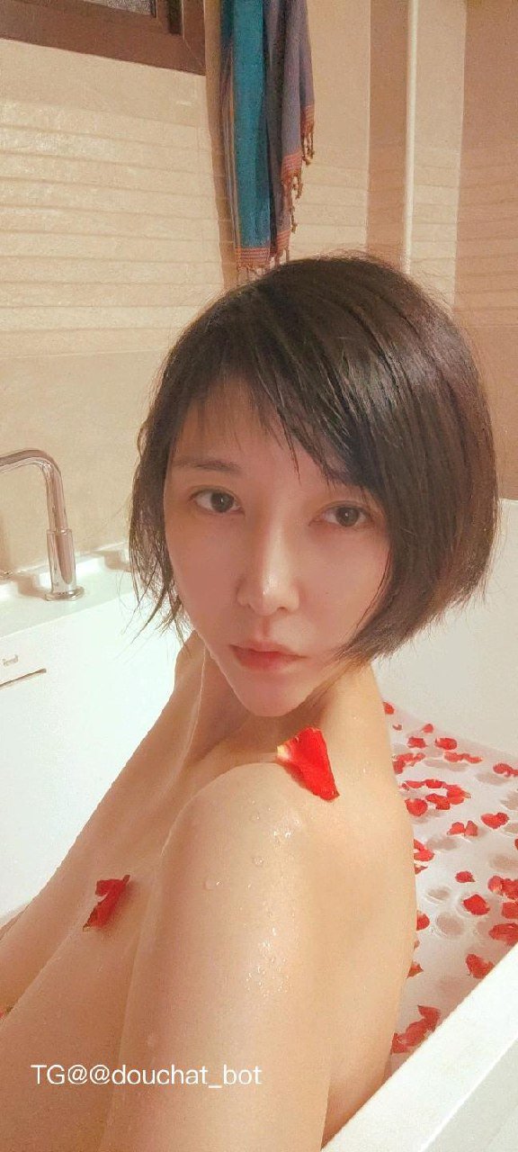 luna长腿仙女 2024-01-22 13:51:40 老公陪我一起鸳鸯浴♥ 第1张