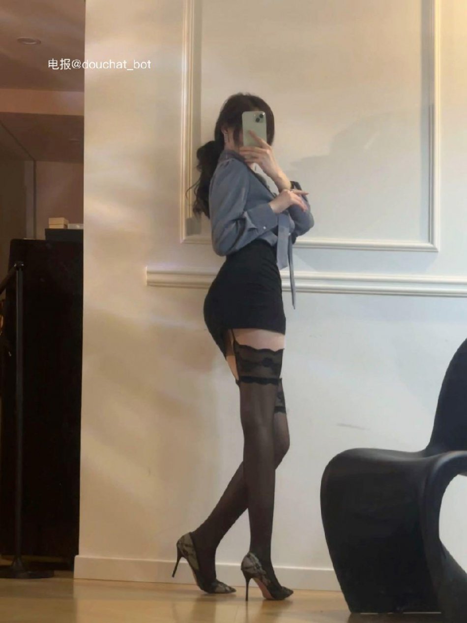 Carol周妍希 2024-04-28 20:44:59 你是个插花家,而我刚好是那朵花 第4张