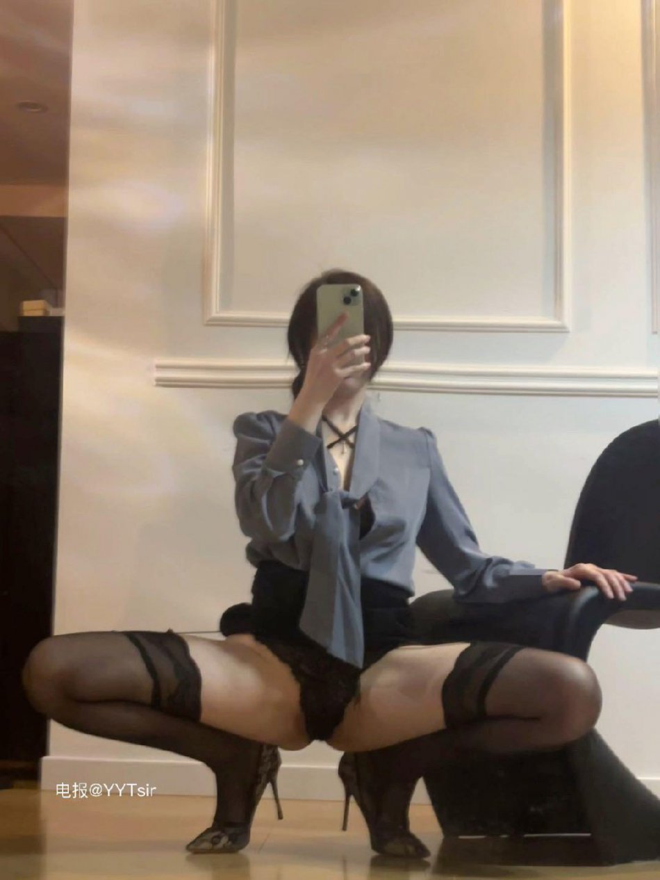 Carol周妍希 2024-04-28 20:44:59 你是个插花家,而我刚好是那朵花 第5张