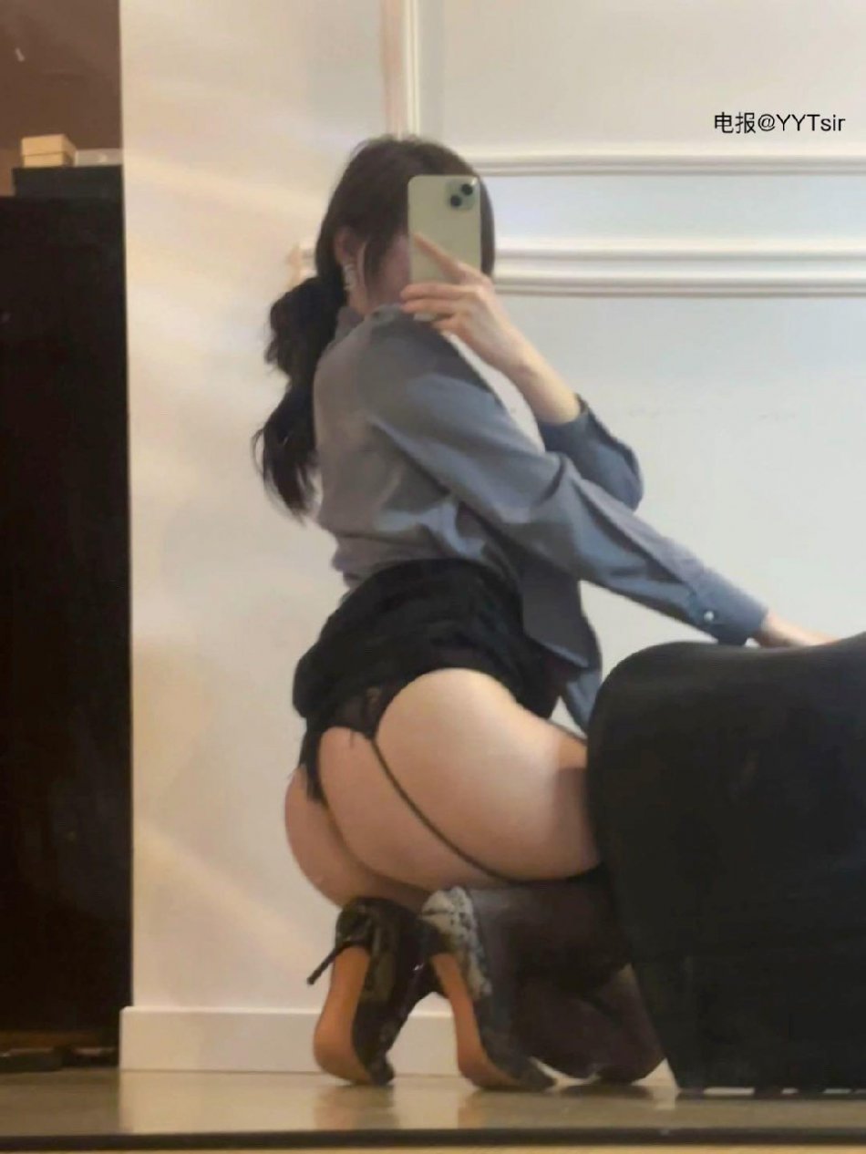 Carol周妍希 2024-04-28 20:44:59 你是个插花家,而我刚好是那朵花 第2张