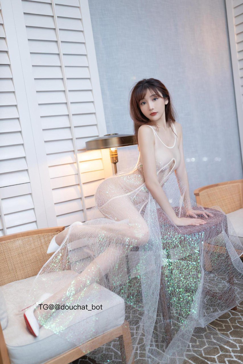 陆萱萱 2024-06-21 16:26:13 好透视联体丝袜,身材展现的淋漓尽致 第77张