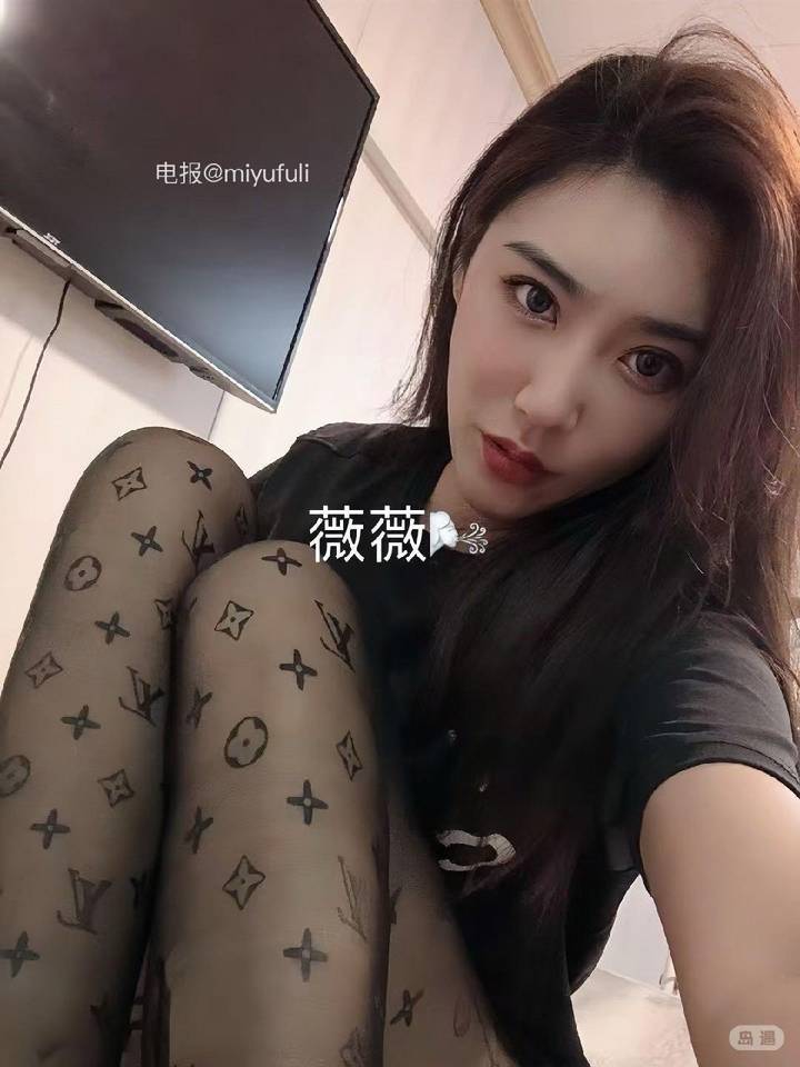 薇薇 | 2026-05-13_4照片 | 一骑红尘妃子笑