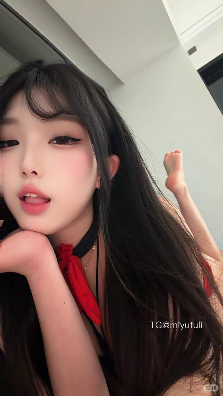 小小琴 | 2026-05-13照片 | 短篱残菊一枝黄