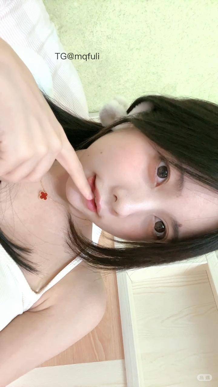 两百亿 | 2026-05-13照片 | 黄鸟翩翩杨柳垂
