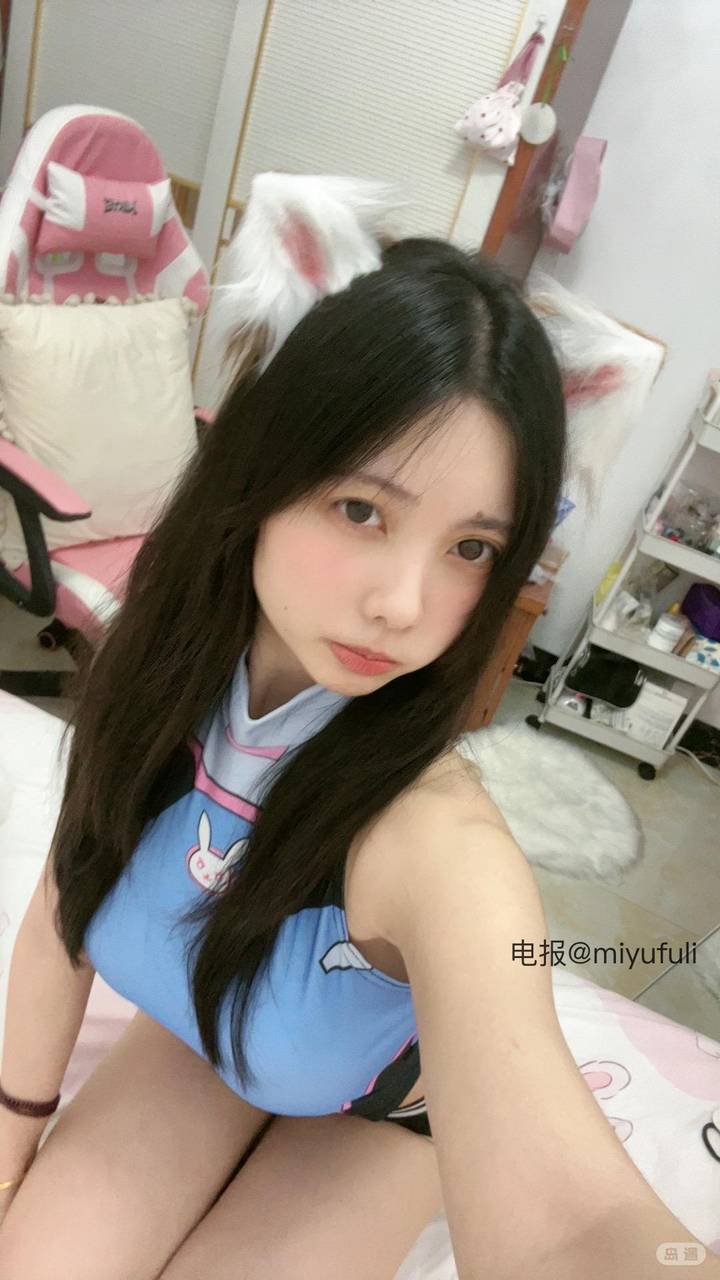 两百亿 | 2026-05-13照片 | 黄鸟翩翩杨柳垂