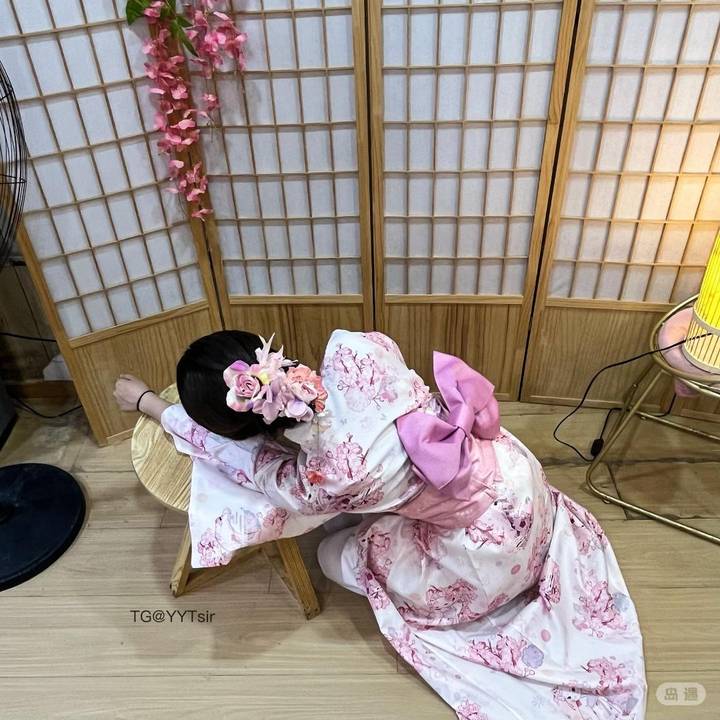 妍小妍 | 2026-05-13照片 第5张