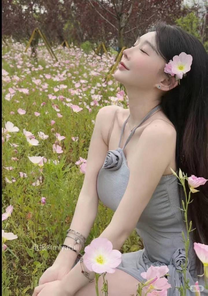 小妮妮酱 | 2026-05-13照片 | 雨足高田白