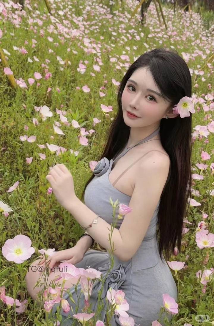 小妮妮酱 | 2026-05-13照片 | 雨足高田白
