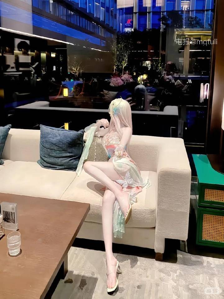 妍瑞诗 | 2026-05-13照片 | 一生傲岸苦不谐