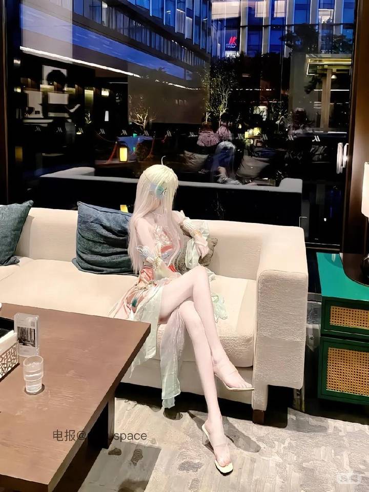 妍瑞诗 | 2026-05-13照片 | 一生傲岸苦不谐
