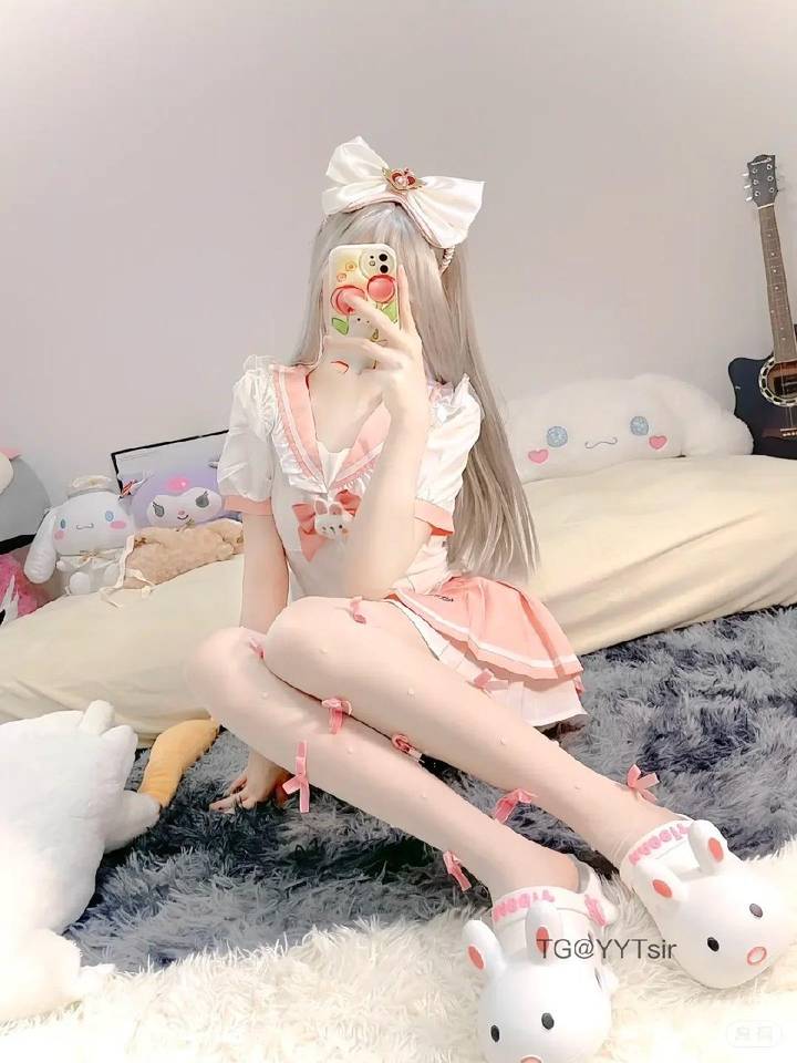 妍瑞诗 | 2026-05-13照片 | 一生傲岸苦不谐
